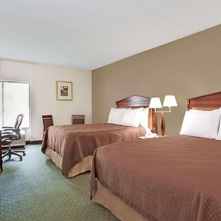 Days Inn By Wyndham Newport News City Center Oyster Point Dış mekan fotoğraf
