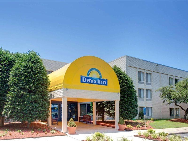 Days Inn By Wyndham Newport News City Center Oyster Point Dış mekan fotoğraf