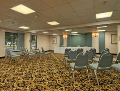 Days Inn By Wyndham Newport News City Center Oyster Point Konforlar fotoğraf
