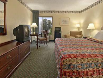 Days Inn By Wyndham Newport News City Center Oyster Point Oda fotoğraf